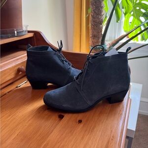 🔴 Vionic Ankle Boots Size 10 fit like 9.5